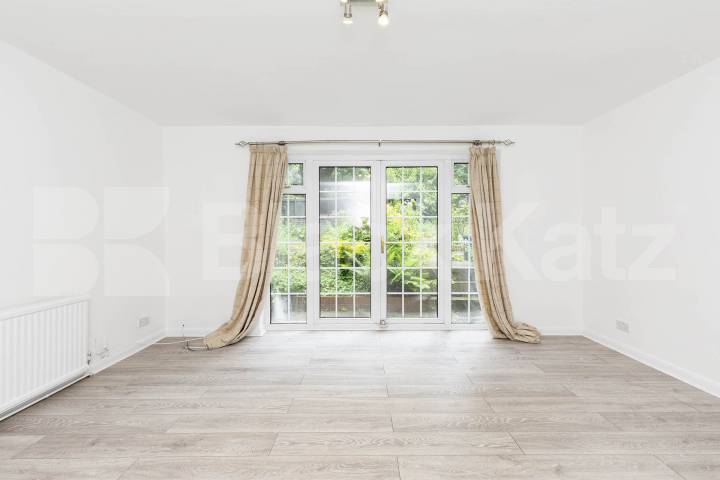 2 bedroom 2 bathroom maisonette with garden located close to Highgate station  Stanhope Road, Highgate